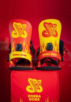ATTACCHI SNOWBOARD UNION UCH COBRA DOGS 2023 YELLOW RED 17 ATTACCHI SNOWBOARD UNION UCH COBRA DOGS 2023 YELLOW RED -Vendite Volcom || Anon || Red Bull AC14438YELLRED 1